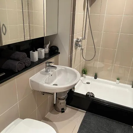 Проживание в семье Private And Private Bathroom *
